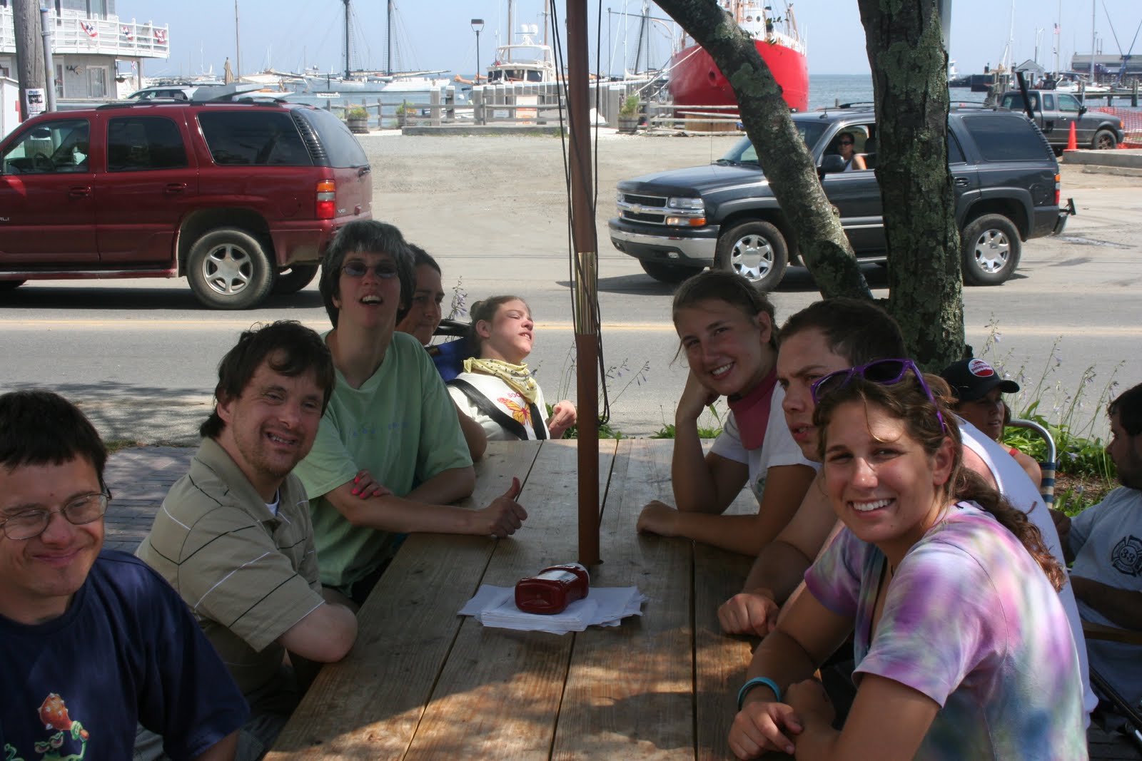 [Lunch+group.JPG]