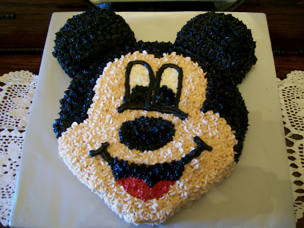 Mickey Mouse in Raspberry-Lemonade Cake