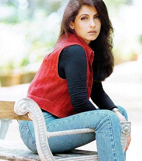 Desi Hot Indians Actress Photos: Dimple Kapadia Hot Photos Bikini
