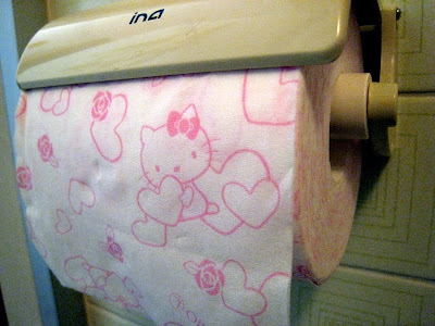 http://3.bp.blogspot.com/_oOVFskC8dW8/SSFjw60kBNI/AAAAAAAABYY/941TmYByLTI/s400/hello_kitty_toilet_paper2.jpg