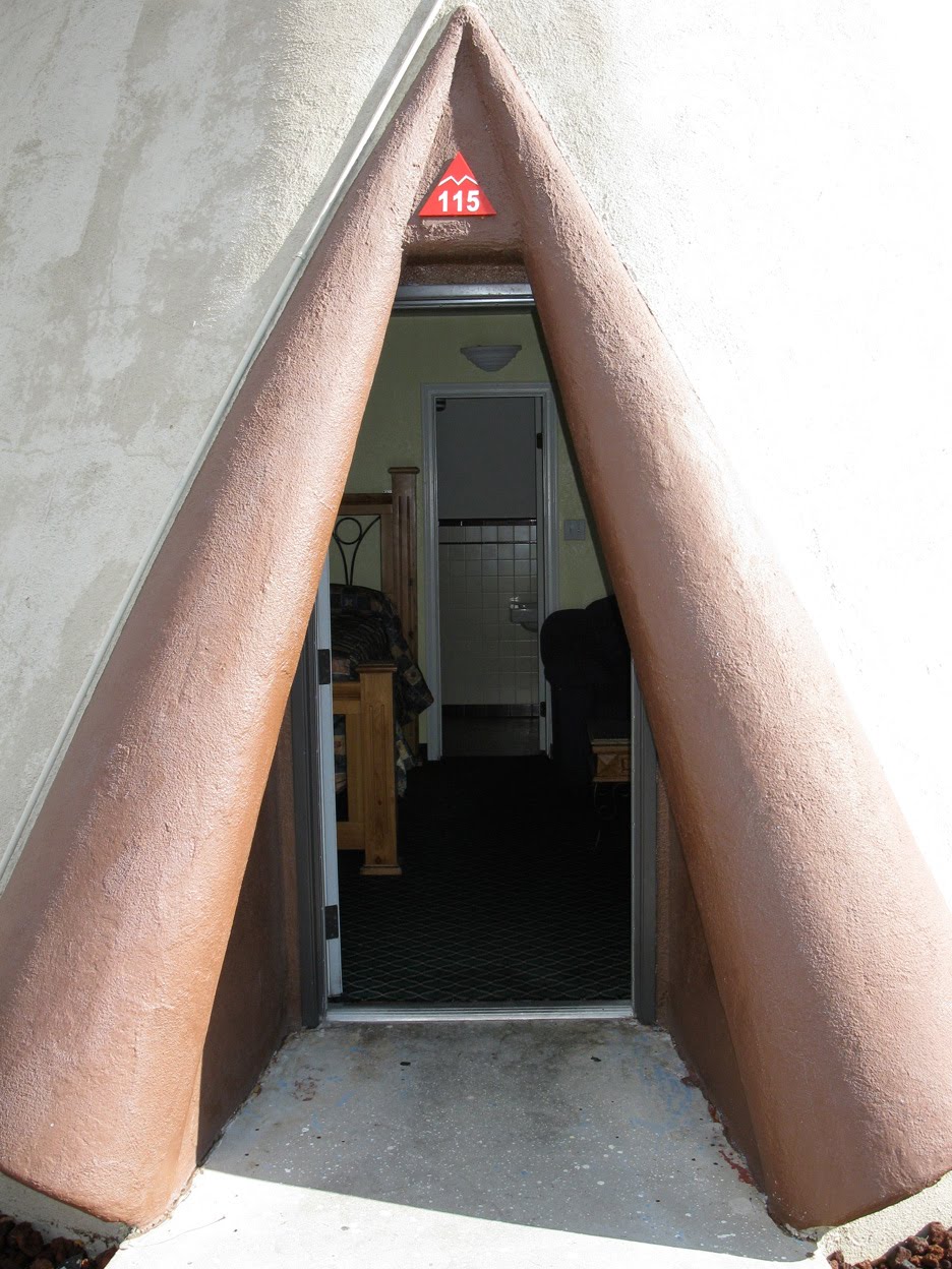 Eccentric Roadside A Wam Welcome Rialto California S