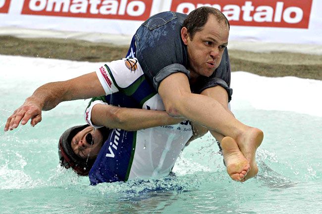 [wife_carrying_contest_02.jpg]