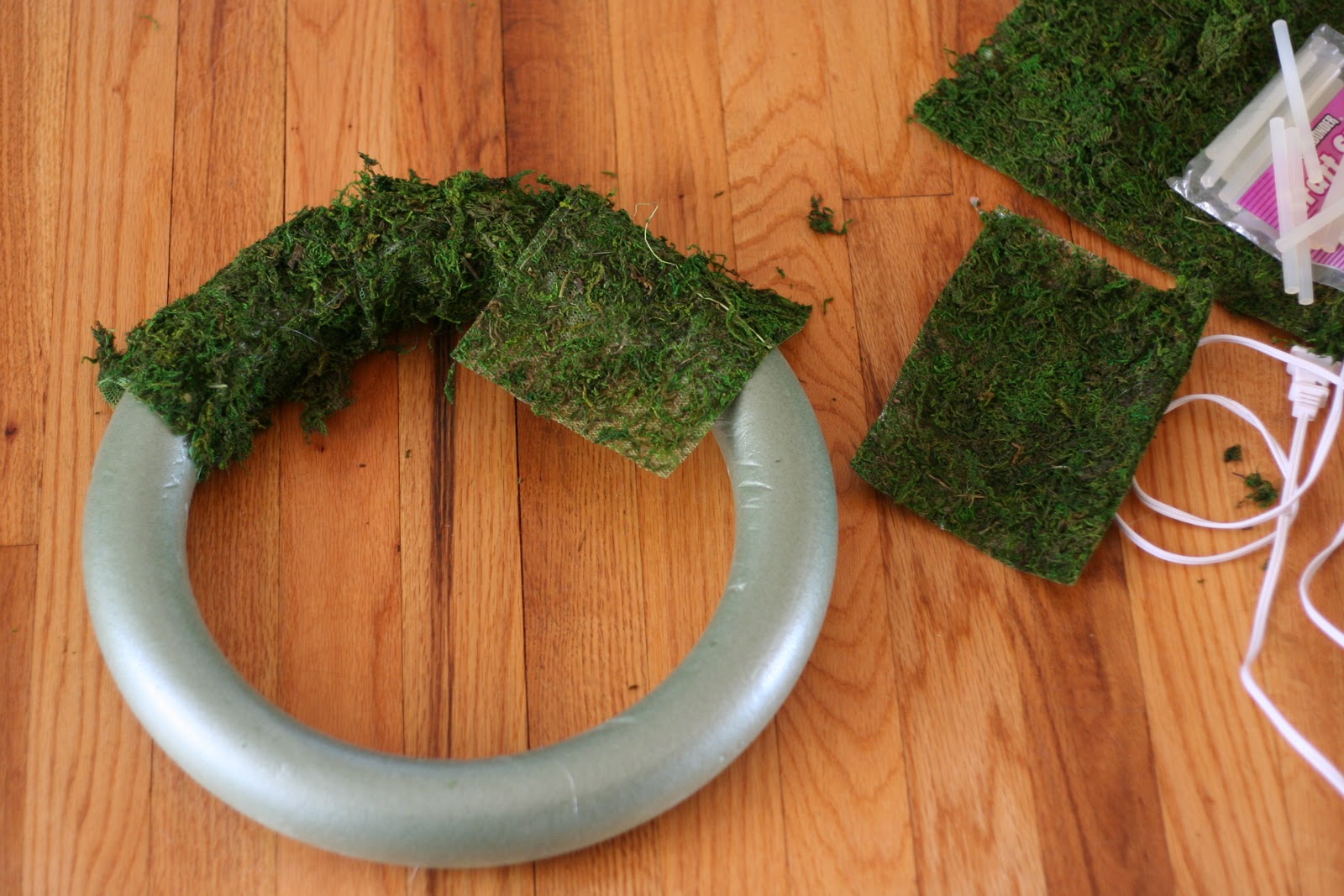 sadie + stella S+S DIY moss wreaths