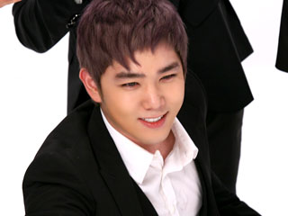 [Kangin+01.jpg]