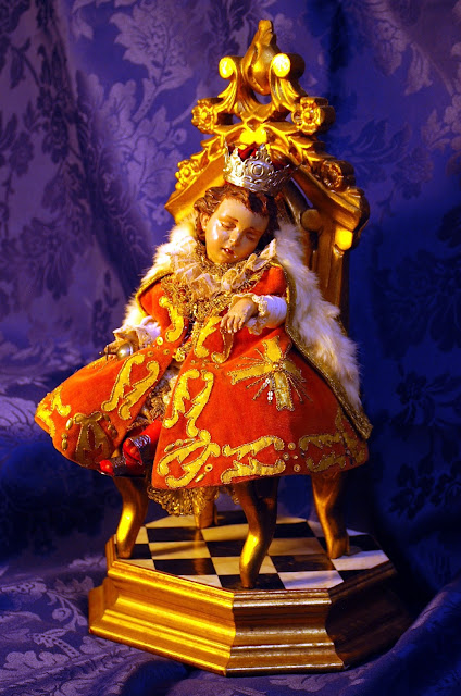 La Sacristía del Real: El Santo Niño Jesús Rey de la Paz, ataviado para