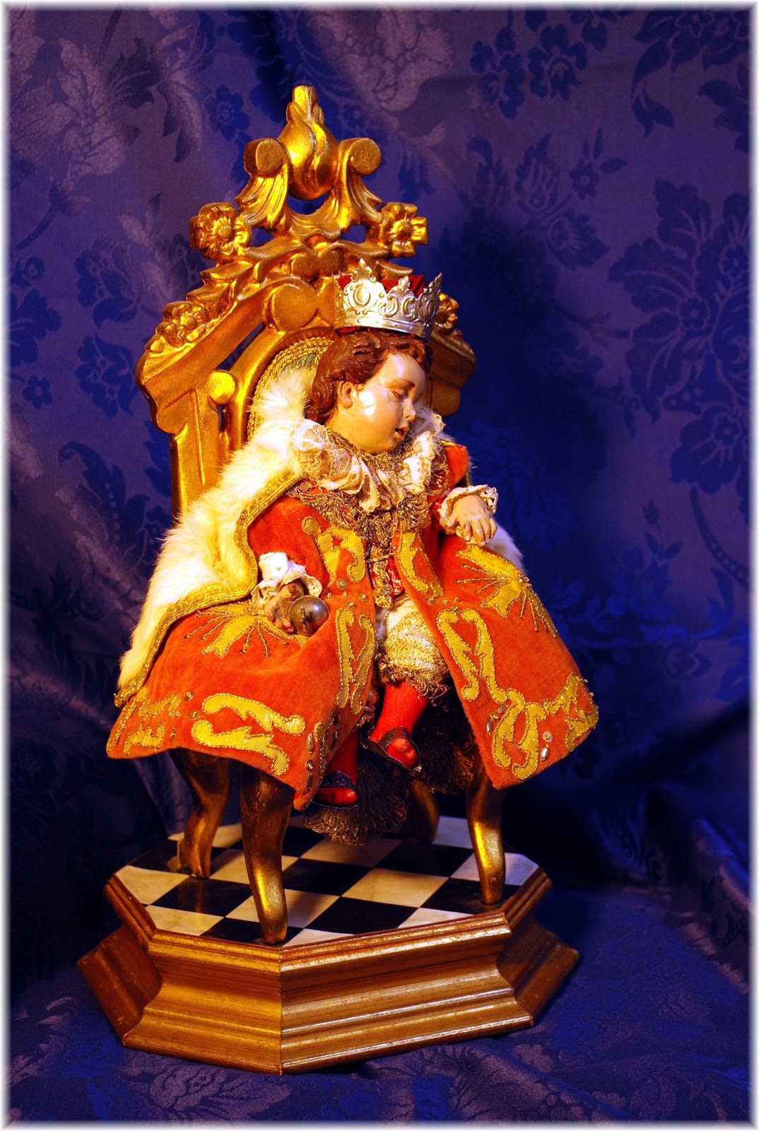 La Sacristía del Real: El Santo Niño Jesús Rey de la Paz, ataviado para
