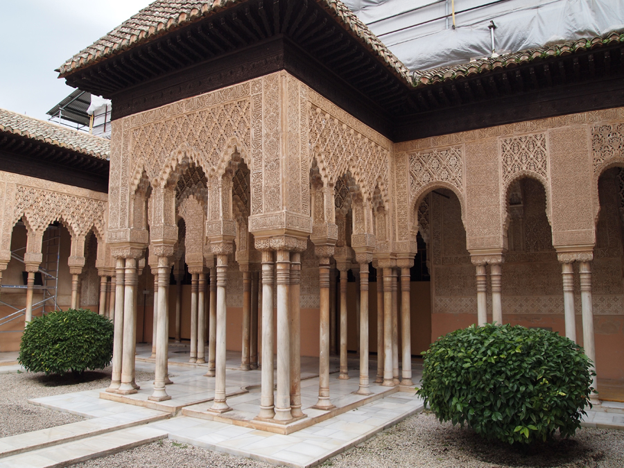 [Granada+-+Alhambra+-+Patio+de+los+Leones+(2).jpg]