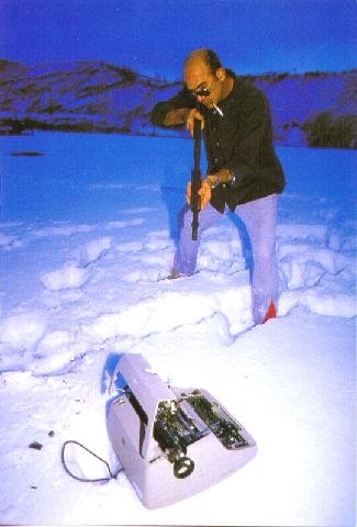 [hunter-thompson-gun1.jpg]