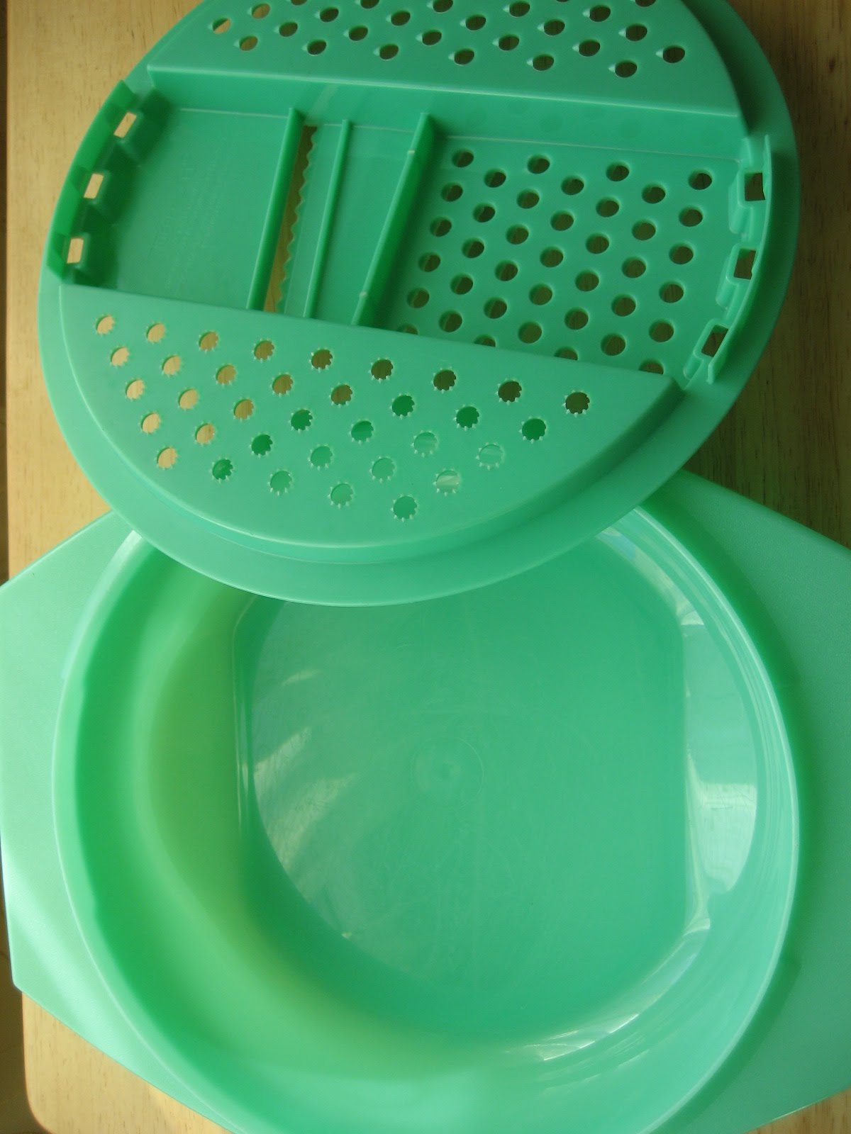 Tupperware Cheese Grater Green 