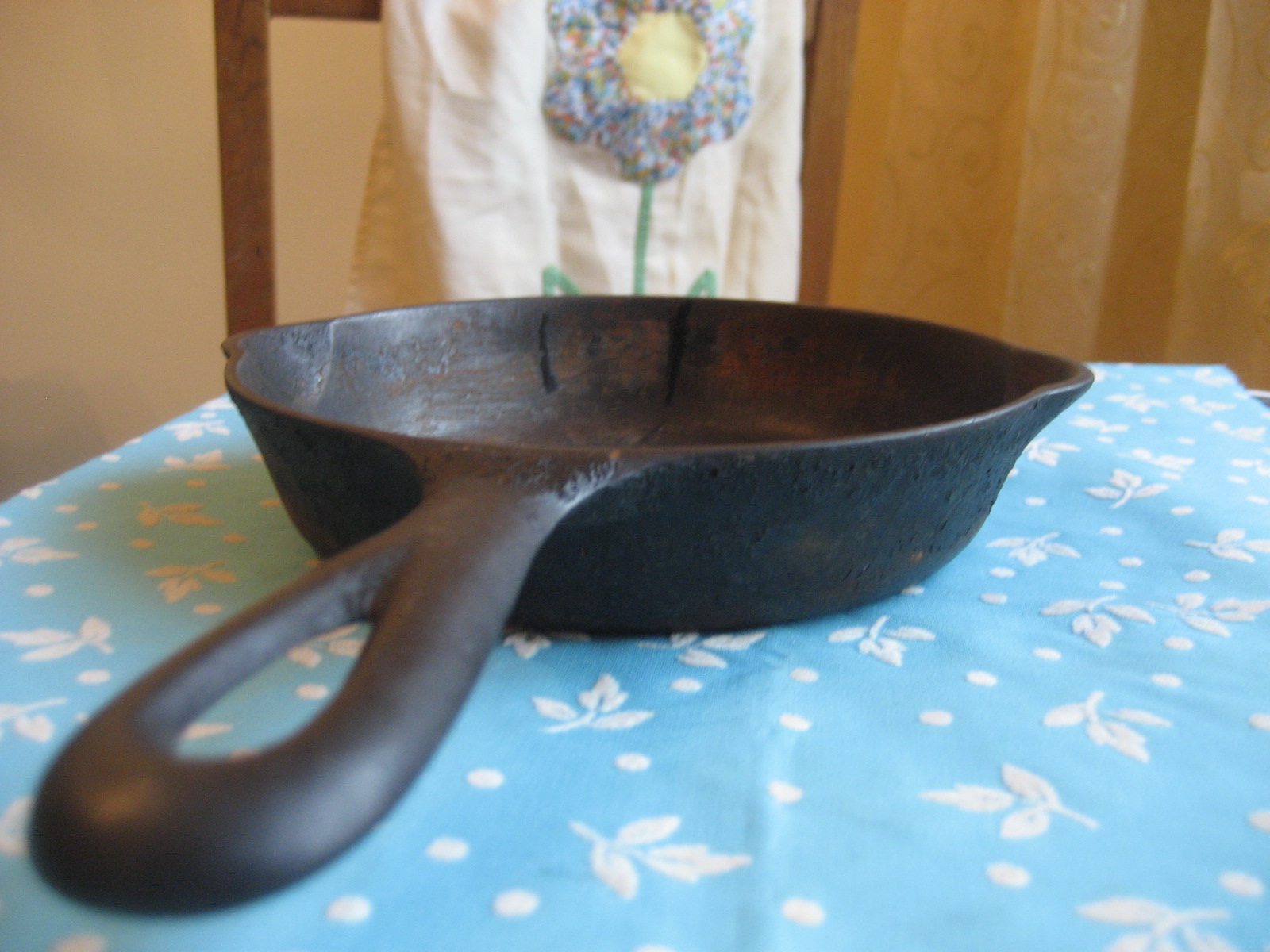 Six Balloons Vintage Delights Griswold Cast Iron Skillet 2 Rare Antique