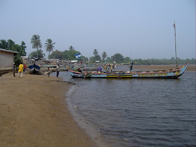 Boat crossing in River Cess