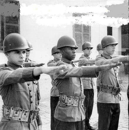 [pele+y+servicio+militar-lavada.JPG]
