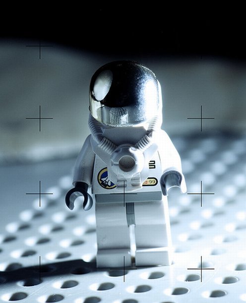 [man+in+moon+lego.bmp]