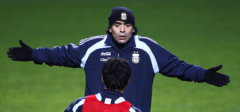 [maradona+dirige.jpg]
