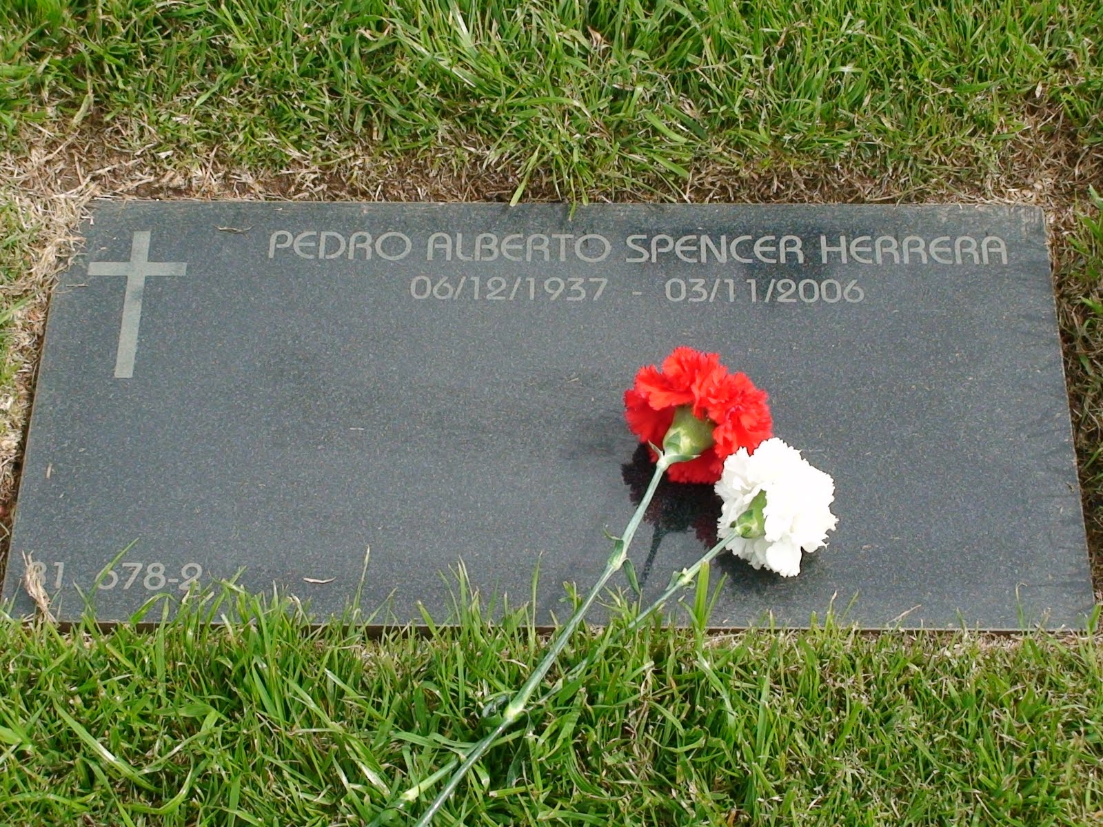 [aqui+descansa+el+hombre.JPG]