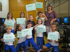 A turma do Turno Integral recebendo diplomas de informática