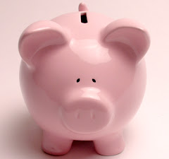 點擊豬仔錢甖有更多關於理財商業服務 Click this piggy bank to know more about our financial and business services
