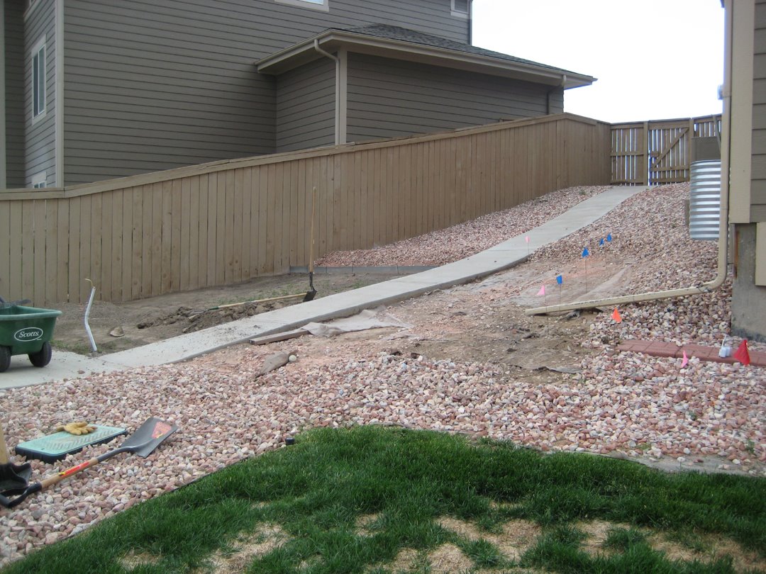 [Before+picture+of+backyard.jpg]