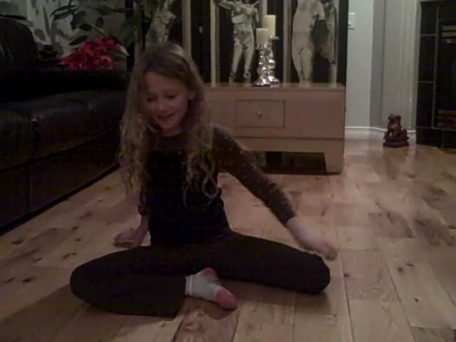 [Tabi+Breakdancing+00m+23s.jpg]