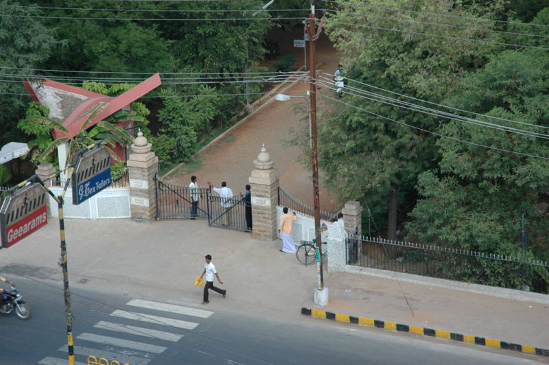 [800px-The_American_College_washburn_gateway.jpg]