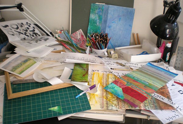 [2009-04-26_drafting_table_clutter.jpg]