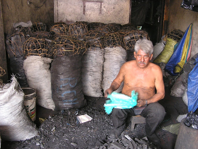 Charcoal salesman (Palma Ingles photo)