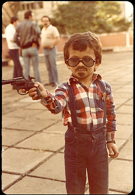 http://3.bp.blogspot.com/_p7wkrZM3P2E/SYId_misauI/AAAAAAAAAl0/Beb-cMpbdFY/s400/CreepyKidGun.png