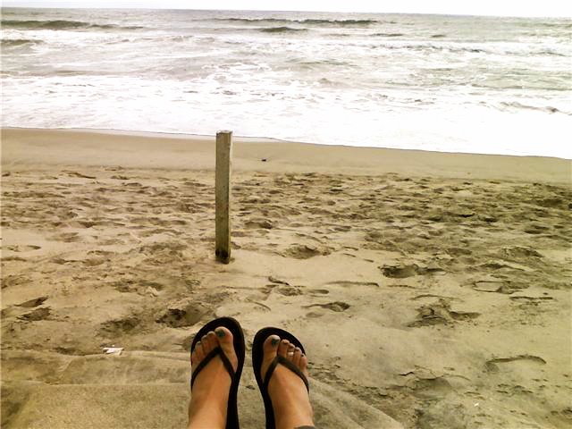 [Buccaneer+Beach+toes.jpg]