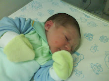 ♥Caio nasceu com : 3,340kgs e 50 cm.