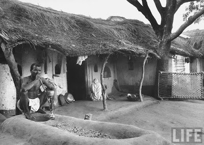Indian+farmer+smoking+his+hookah+or+water+pipe+-+1962