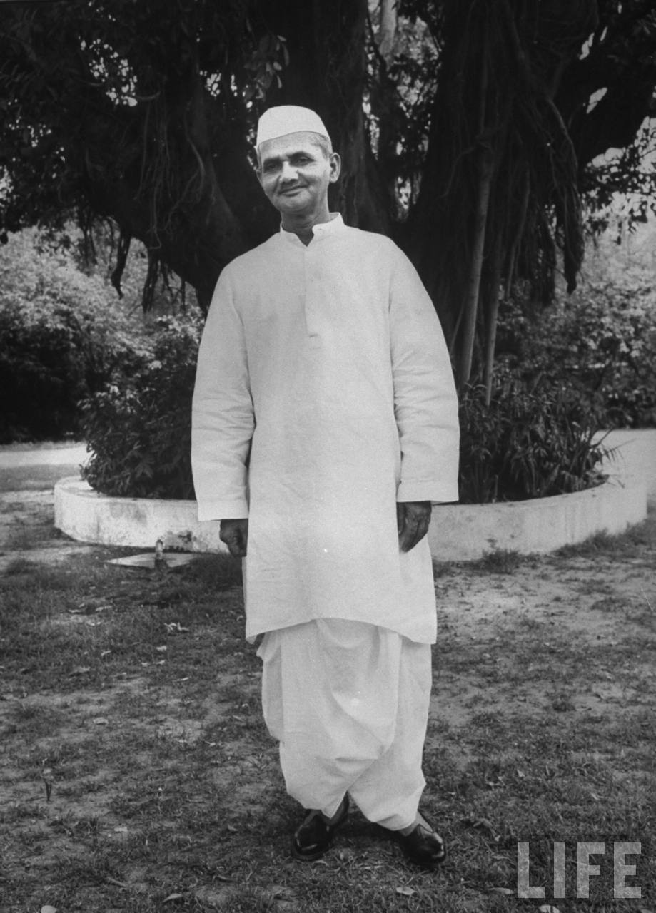 lal bahadur shastri Lal bahadur shastri's son and congress leader anil shastri on friday said the nda government should declassify all documents related to the death of the former prime minister to clear the air. lal bahadur shastri Lal bahadur shastri's son and congress leader anil shastri on friday said the nda government should declassify all documents related to the death of the former prime minister to clear the air.