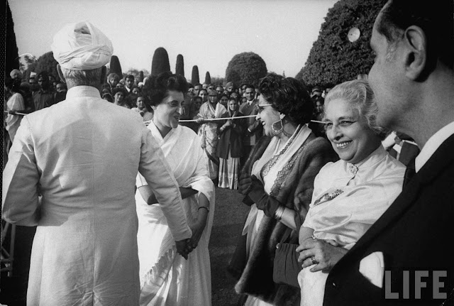 Mrs.+Vijaya+Lakshmi+Pandi+and+Indira+Gandhi+%2528L%2529+at+garden+party+for+Queen+Elizabeth+II