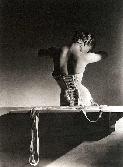 [mainboucher-corset-paris-1939-de-horst-p-horst.jpg]