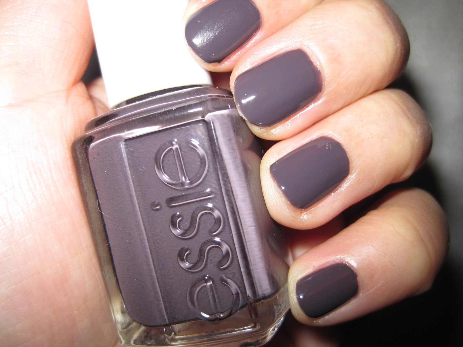 Essie+Smokin%2527+Hot+1.JPG