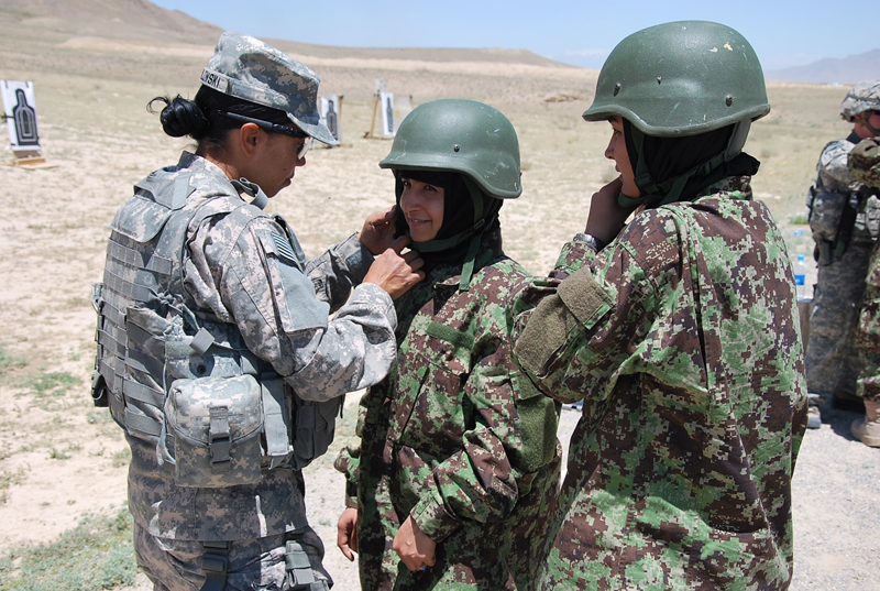 Svarten Kvinnor i Kuwait och Afghanistan