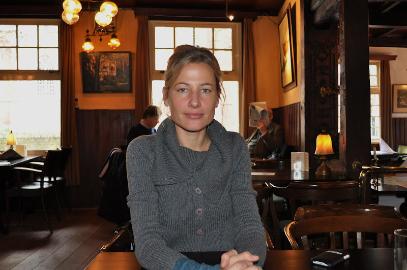 Sonja, who does not know Carin, pointed out that Dutch women wear less title=
