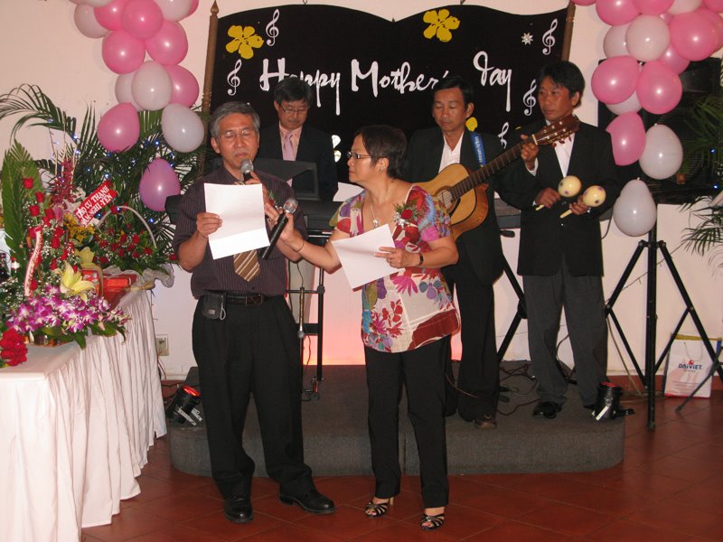 2009 May 03 Đôi song ca Hiền . Thu