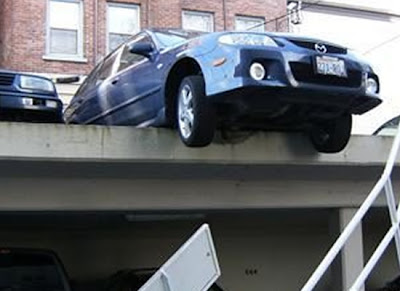 Estacionamento Fail: batidas de carro e outras cenas improváveis Batidas de carro, acidentes de carro