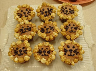 Tops of cupcakes decorated like lion faces