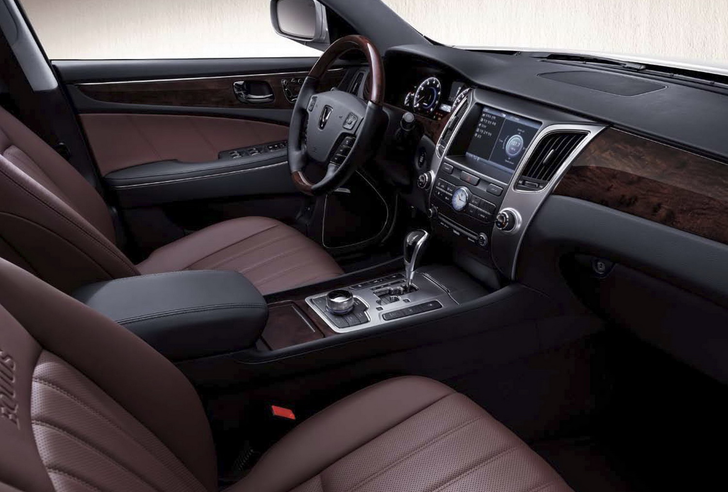 Luxury Car Hyundai Equus 2011 Specification Review