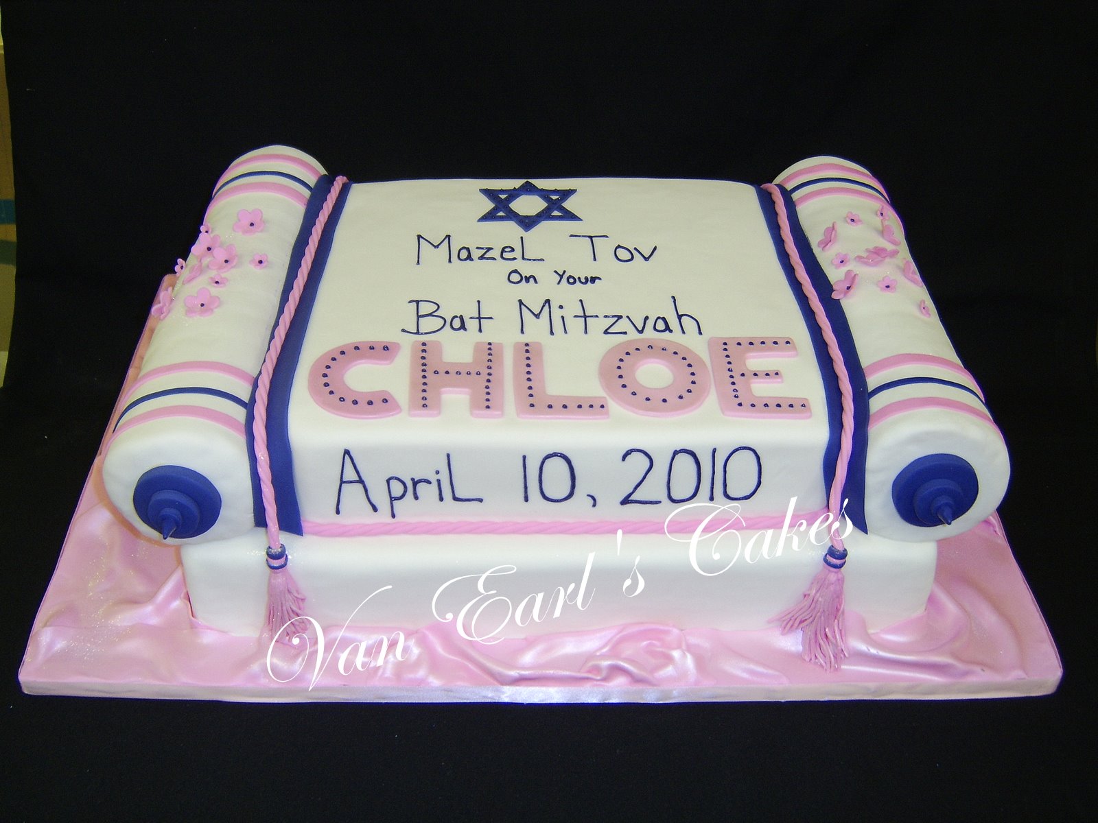 Van Earl&rsquo;s Cakes: Torah Scroll Bat Mitzvah Cake