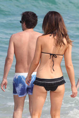 Celebrity Kate Beckinsale Bikini Candids from the Beach in Mexico