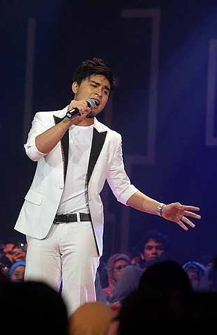 Keluarga Bimbang Gosip Percintaan Shahir ~ Cerita Syok Artis Malaysia