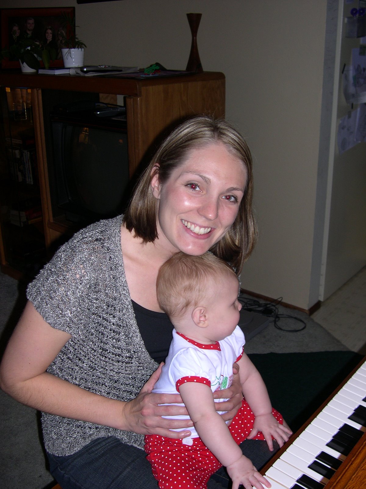 [ry+piano+3.JPG]