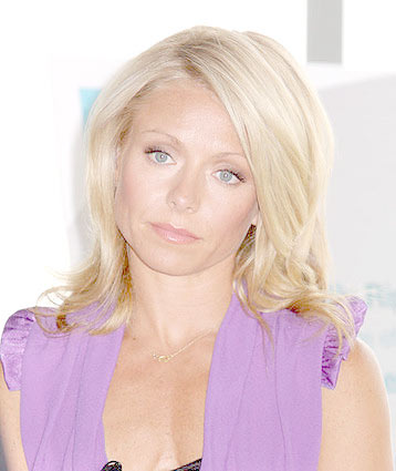 [kelly-ripa-electroluxs-support-5.jpg]