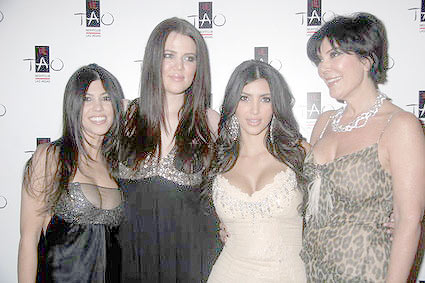 [kim-kardashian-hosts-4.jpg]