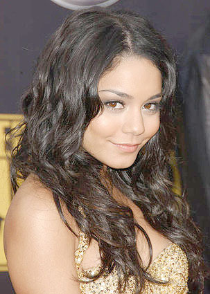 [vanessa-anne-hudgens-american-music-awards.jpg]