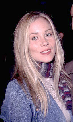 [christina-applegate-kiss-the-bride.jpg]