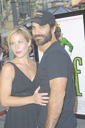[christina-applegate-elf-special-screening-5.jpg]
