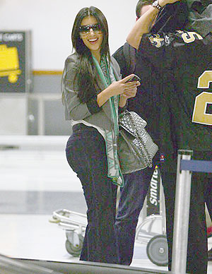[kim-kardashian-lax-airport.jpg]